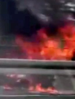 Sıcak hava otomobili yaktı! Seyir halindeki araç alev alev yanarak kullanılamaz hale geldi