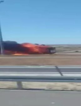 Sıcak havada oto yangınları arttı! Çatalca'da TIR alev alev yandı