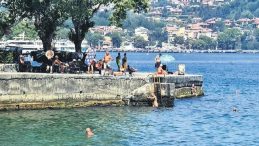 Sıcak Havalarda İstanbul'un Sahilleri ve Parkları Doldu Taşdı