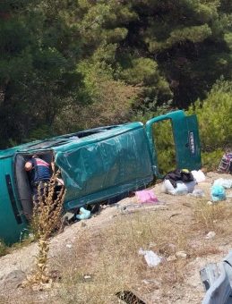 Sivas'ta Minibüs Devrildi: 13 Yaralı
