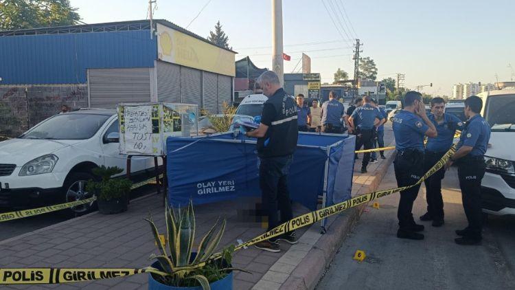 Sokak ortasında dehşet saçtı! Boşanmasından sorumlu tuttuğu kadını yaralayıp, intihar etti