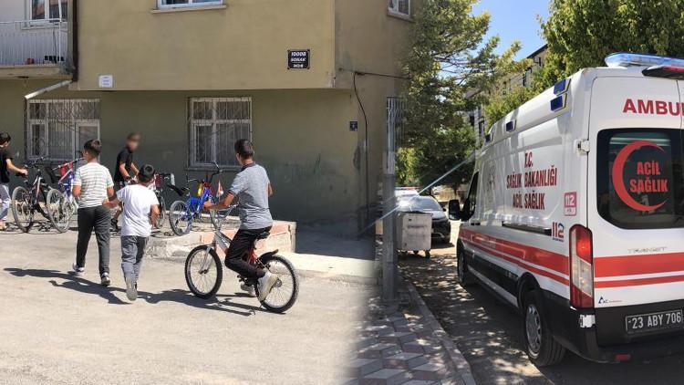Sokakta gürültü yaptıkları için çocuk saldırıya uğradı