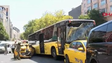 Son dakika… Beyoğlu'nda 9 aracın karıştığı zincirleme kaza
