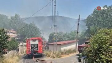 Son Dakika… Sultangazi'de Endişe Yaratan Yangın: Otluk Alanda Başlayan Alevler Gecekondulara Sı&ccedil;radı