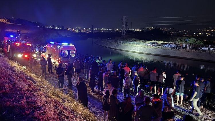 Sulama Kanalına Düşen Otomobildeki Baba ve Oğlu Hayatını Kaybetti, Çok Sayıda Yaralı Var