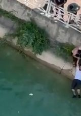 Sulama Kanalında Tehlikeli Durum: Ara&ccedil; Suya D&uuml;şt&uuml;! S&uuml;r&uuml;c&uuml; Y&uuml;ksekten Kurtarıldı