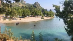 Suya Kaçan Topunu Almak İsterken Akıntıya Kapıldı
