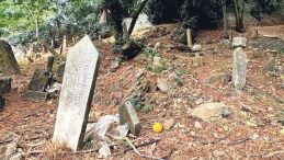 Tarihi Güzelce Hisar Mezarlığı Kaderine Terk Edildi