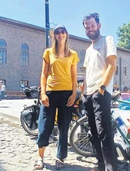 Tarihi Sur’a 3 bin kilometre pedal çevirerek geldiler