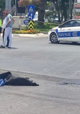 Tarsus'ta Kamyonla &Ccedil;arpışan Motosikletteki 2 Kişiden Biri Hayatını Kaybetti, Diğeri Ağır Yaralandı
