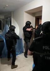 Ter&ouml;r &Ouml;rg&uuml;t&uuml;ne Finans Baskını! 6 G&ouml;zaltı