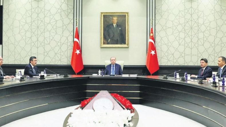 Terör prangası sökülüp atılacak