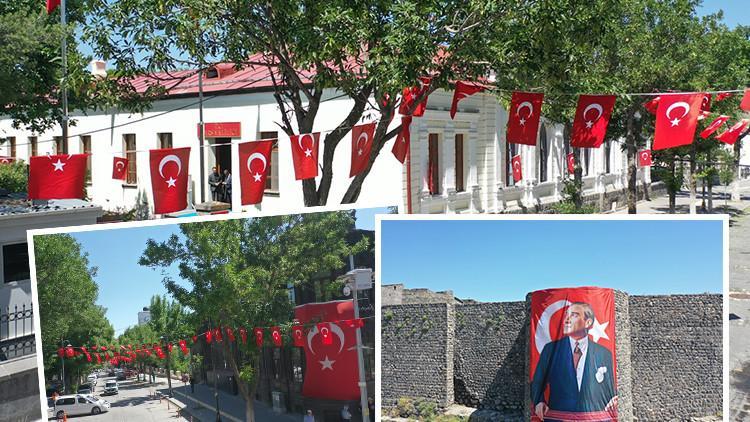 Terörsüz Türkiye'ye Destek: Tüm Şehirler Bayraklarla Süslenmiş Durumda
