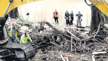 Texas'taki Sel Faciasında Hayatını Kaybedenlerin Sayısı 104'e &Ccedil;ıktı