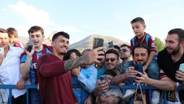 Trabzonspor Futbolcuları Taraftarlarla Buluştu