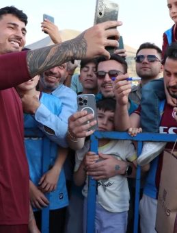 Trabzonsporlu Futbolcular Taraftarlarla Buluştu