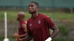 Trabzonspor’da Sakatlık: Yeni Transfer Maça Devam Edemedi