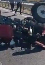 Trakt&ouml;r TIR ile &Ccedil;arpıştı: 3 Yaralı