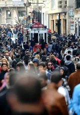 T&Uuml;İK, 2025 Yılı D&uuml;nya N&uuml;fus G&uuml;n&uuml; Verilerini A&ccedil;ıkladı: T&uuml;rkiye 194 &Uuml;lke Arasında 18'inci Sırada
