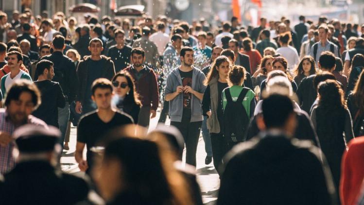 TÜİK Açıklama Yayımladı: Türkiye'deki Beklenen Yaşam Süresi Belirlendi! Kadınlar ile Erkekler Arasındaki Fark Ne Kadar?