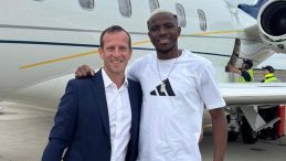 Türk Futbol Tarihinin En Büyük Transferi İstanbul'a Geliyor! Taraftar Victor Osimhen'i Karşılıyor