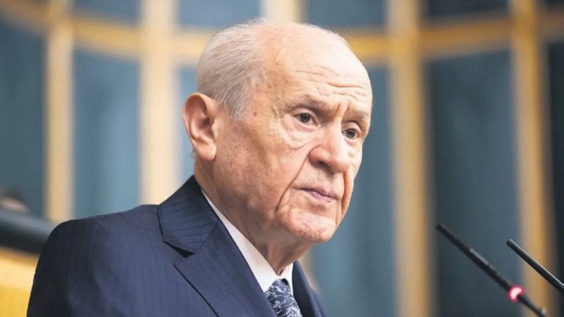 Türk Milleti Hainlerin Başını Ezdi