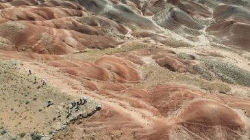 T&uuml;rkiye'nin Mars'ı ziyaret&ccedil;i akınına uğruyor: 'G&ouml;kkuşağı Tepeleri' g&ouml;rsel bir ş&ouml;len sunuyor