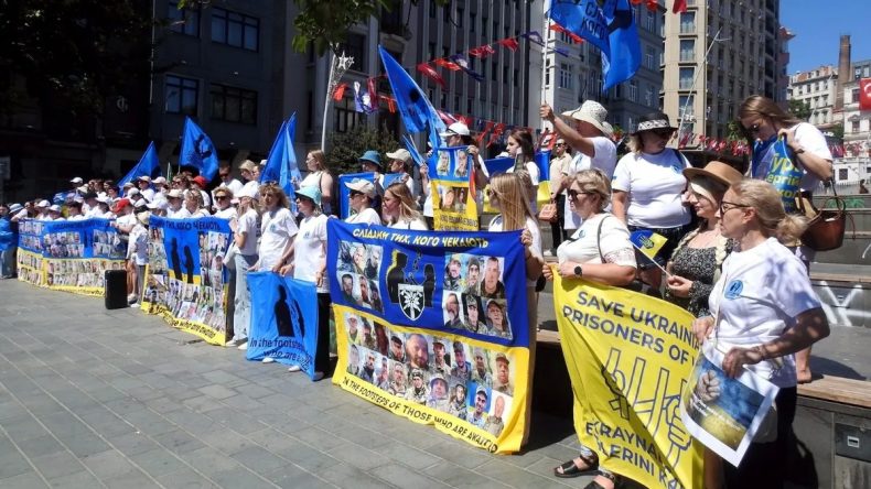 Ukraynalı Savaş Esirlerinin Ailelerinden İstanbul’da Yardım Talebi