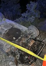 Uşak&rsquo;ta otomobil şarampole devrildi: 1 &ouml;l&uuml;, 2 yaralı