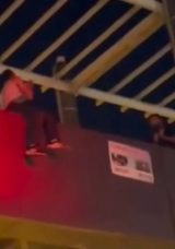 &Uuml;st Ge&ccedil;itten Atlama Tehdidi: Yardımcı Olmaya &Ccedil;alışan Polis Memuru D&uuml;şerek Yaralandı!