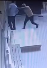 Uyuşturucuya Karşı &Ccedil;ıkan M&uuml;ezzin Cami Bah&ccedil;esinde Bı&ccedil;aklandı!