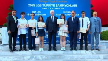 Vali G&uuml;l, 500 Tam Puan Alan 163 &Ouml;ğrenci ile Bir Araya Geldi