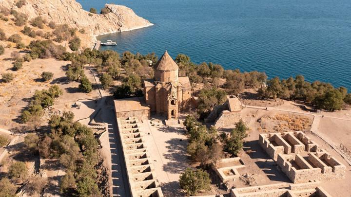 Van Kültür Yolu Festivali sanatla kapılarını açtı: 300 etkinlik, 9 günlük şölen
