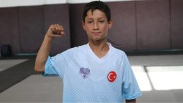 Van'da Polis Gücü tarafından Yetiştirilen Minik Emrullah, Milli Takımda