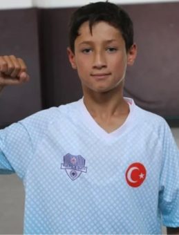 Van'da Polis Gücü tarafından Yetiştirilen Minik Emrullah, Milli Takımda