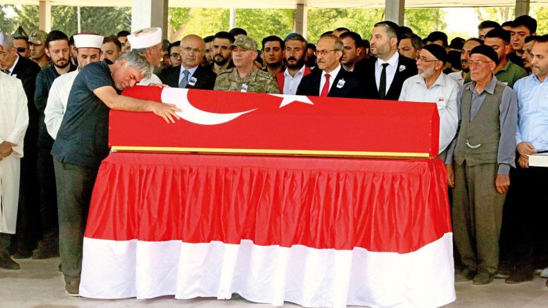 Vatan size minnettar… Şehitlerimizi yüreğimize gömdük