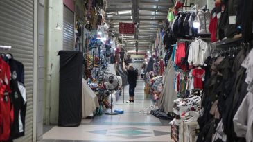 Yabancılar &Ccedil;arşısı Esnafı &Ccedil;&ouml;z&uuml;m Arıyor: 'Buranın Acilen Soğutulması Gerek'