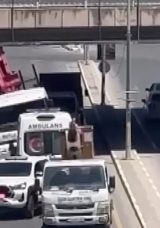 Yalova'da TIR Alt Ge&ccedil;ide Sıkıştı: O Anlar Kamerada!