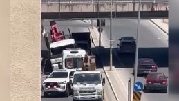 Yalova'da TIR Alt Geçide Sıkıştı: O Anlar Kamerada!