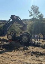 Yaşlı &Ccedil;iftin Acı Sonu: Trakt&ouml;r&uuml;n Altında Kalarak Hayatlarını Kaybettiler!