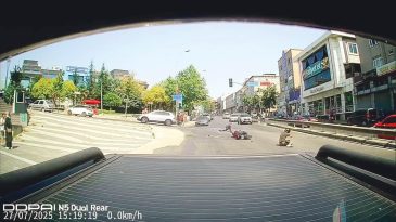Yaya Kırmızı Işığa Ge&ccedil;ti, Motosiklet &Ccedil;arptı