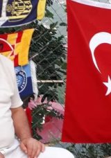 Yeğeninin d&uuml;ğ&uuml;n&uuml;nde kalbi dayanmadı