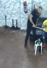 Yer Sakarya: Oto Tamircisinde Korku Dolu Anlar! Levye ile Saldırı!