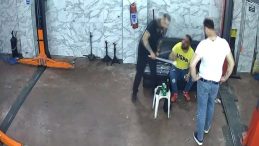 Yer Sakarya: Oto Tamircisinde Korku Dolu Anlar! Levye ile Saldırı!