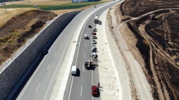 Yoğun Duman, G&ouml;r&uuml;ş Mesafesini Azalttı: 7 Ara&ccedil; Yolda Kaza Yaptı!