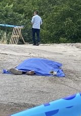 Yolda y&uuml;r&uuml;yordu: Başını asfalta &ccedil;arparak hayatını kaybetti!