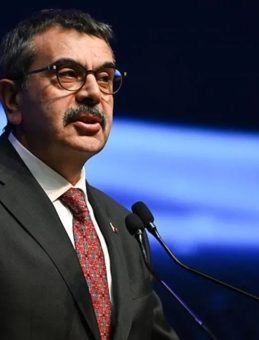 Zorunlu Lise Eğitimi İki Yıla İnecek mi? Milli Eğitim Bakanı Yusuf Tekin'den Açıklama!