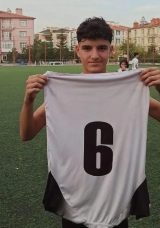 14 Yaşındaki Futbolcu Sokakta Fenalaşıp Hayatını Kaybetti