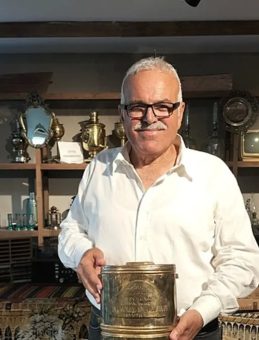 1960 Yılından Beri Eşyalarını Sergileyen Dükkan!