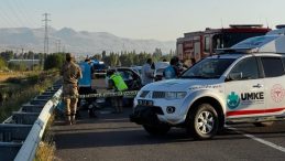 2 Araç Çarpıştı: 4 Kişi Hayatını Kaybetti